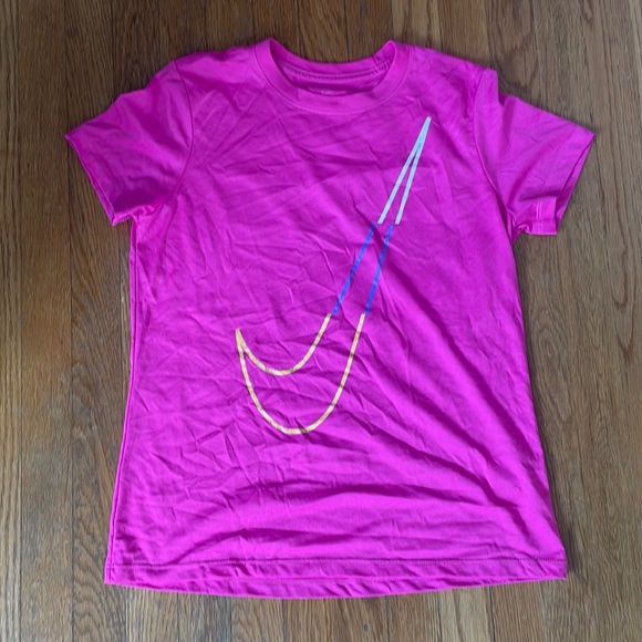 Nike Tops - Womens Nike dry fit workout shirt. Sz medium.